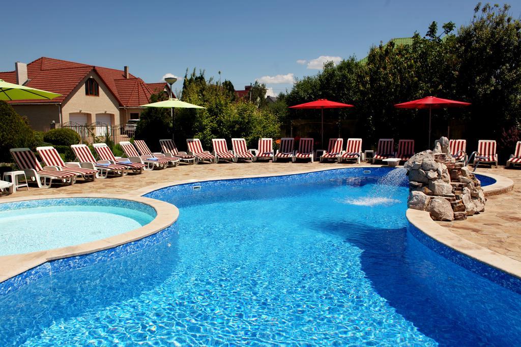 Veles Hotel Fontanka Exteriör bild